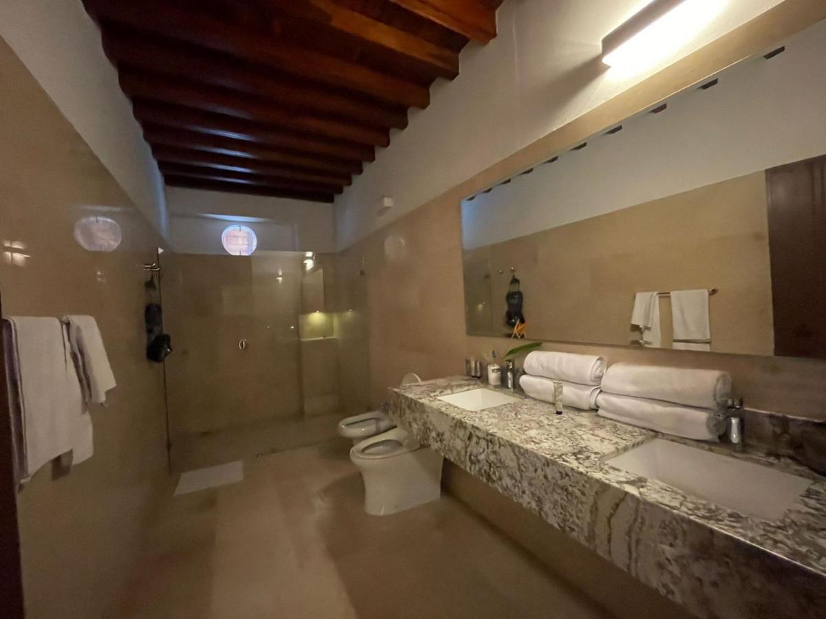 Karakali Boutique Hotel Mompos Buitenkant foto
